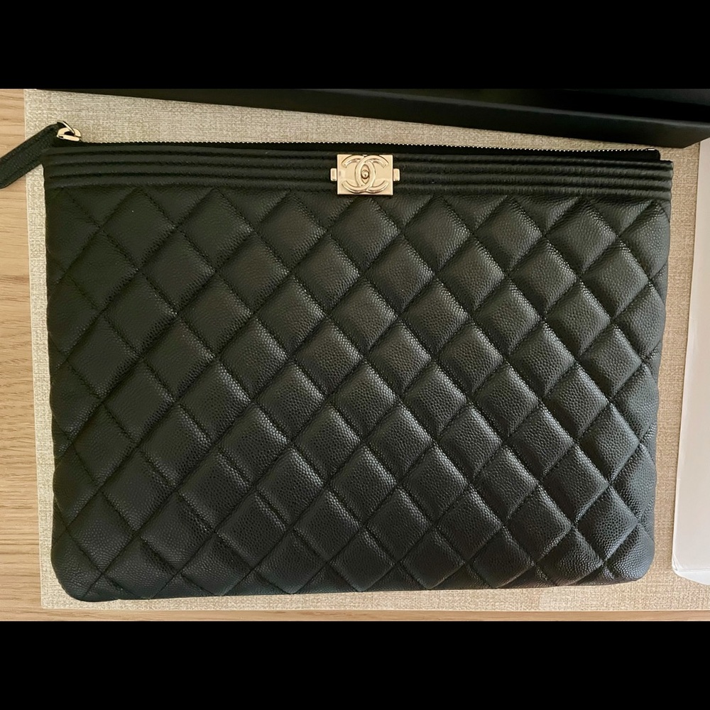 Chanel Chanel Boy O Case Clutch Quilted Caviar Medium - Picture 1 of 11